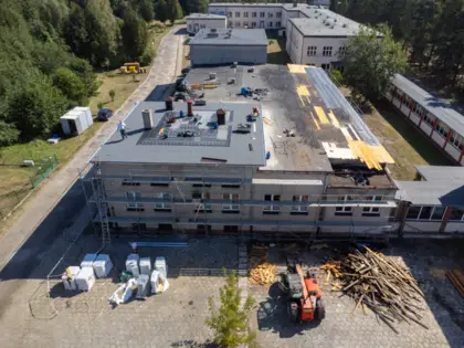 Trwają prace budowlane związane z wymianą dachu budynku kuchni w Specjalnym Ośrodku Szkolno -Wychowawczym w Lublińcu