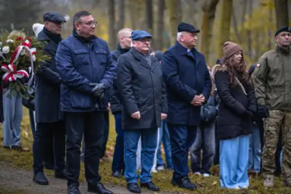 Odsłonięto tablicę upamiętniającą tragiczne losy dzieci